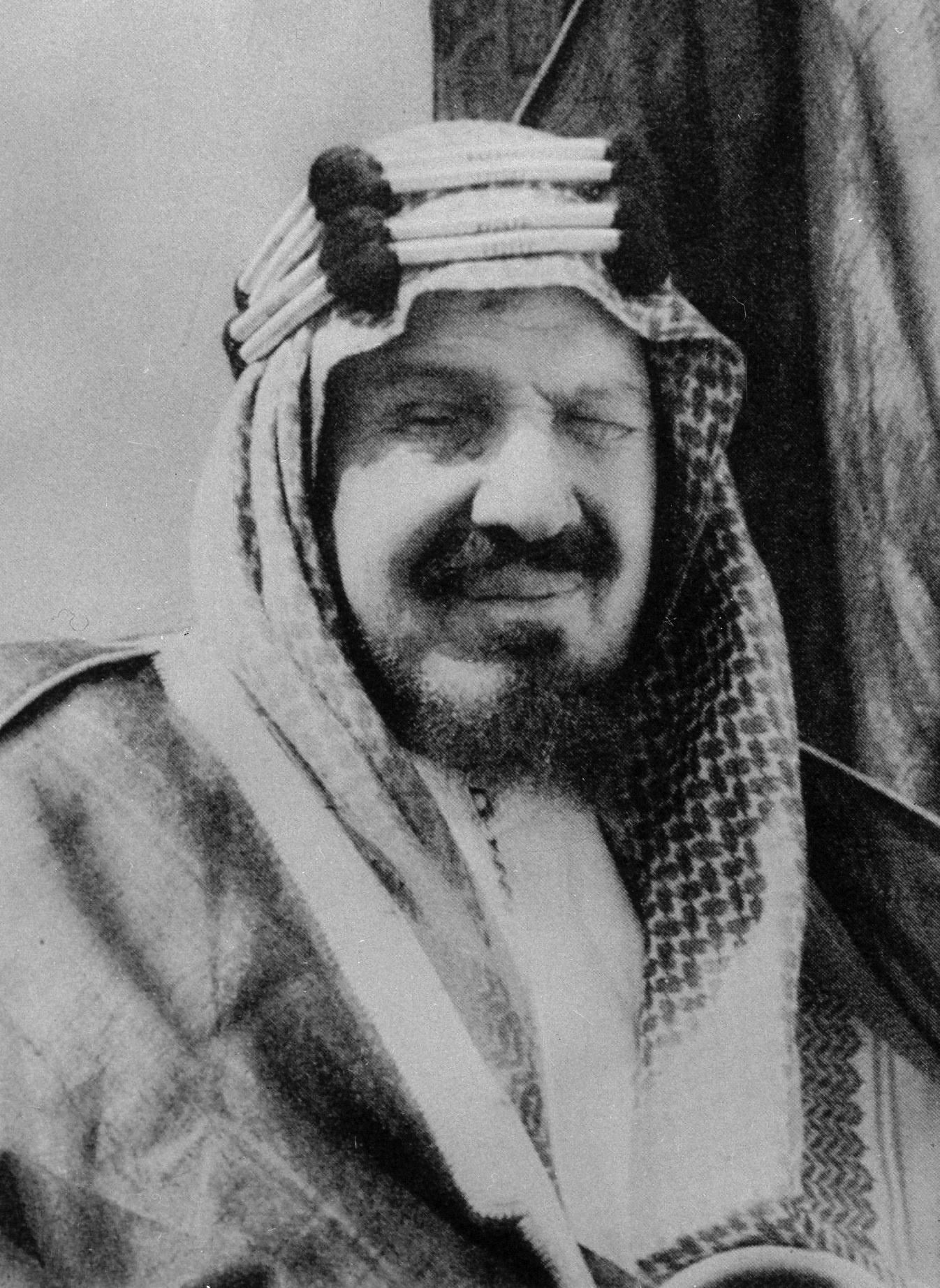 الملك عبدالعزيز آل سعود — صورة من مجموعة فان دي بول، الأرشيف الوطني الهولندي. ويكيميديا كومنز (CC0) · commons.wikimedia.org/wiki/File:Abdulaziz_Al_Saud,_Fotocollectie_Van_de_Poll,_Nationaal_Archief.jpg
