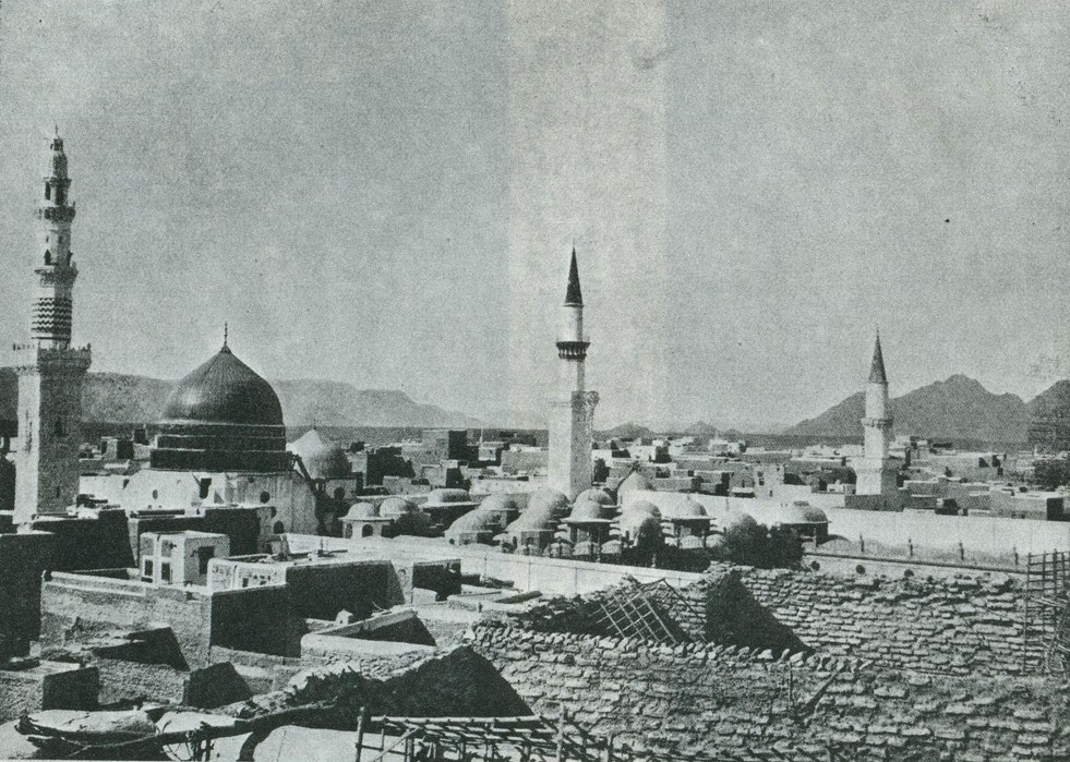 المسجد النبوي في المدينة المنورة — صورة فوتوغرافية نحو 1908م. ويكيميديا كومنز (Public Domain) · commons.wikimedia.org